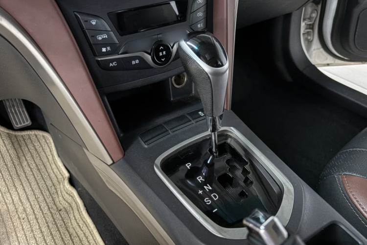 Used BYD G5 2014 1.5TID Automatic Prestige Model Gear Lever