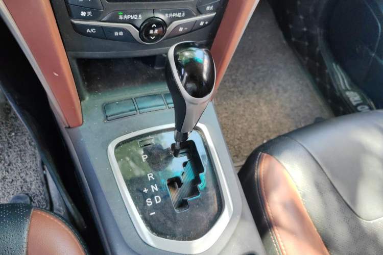 Used BYD G5 2014 1.5TID Automatic Prestige Model Gear Lever