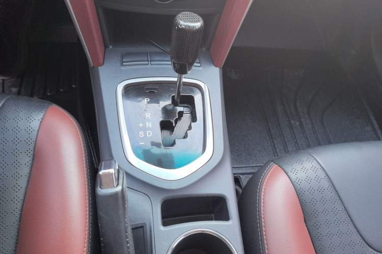 Used BYD G5 2014 1.5TID Automatic Prestige Model Gear Lever