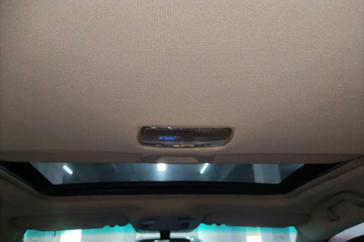 Used BYD G5 2014 1.5TID Automatic Prestige Model Headliner