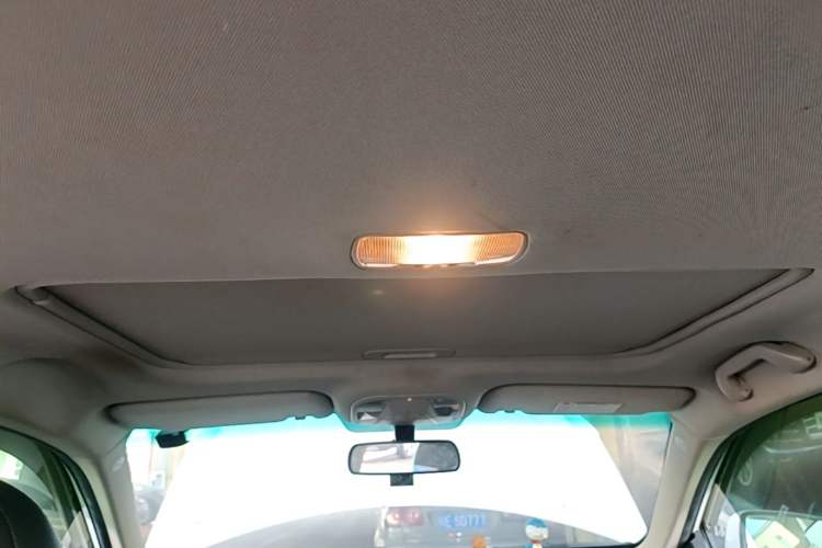 Used BYD G5 2014 1.5TID Automatic Prestige Model Headliner