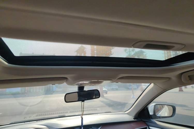Used BYD G5 2014 1.5TID Automatic Prestige Model Headliner