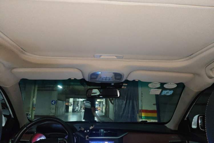 Used BYD G5 2014 1.5TID Automatic Prestige Model Headliner