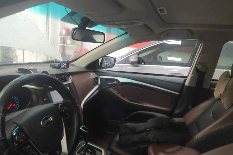 Used BYD G5 2014 1.5TID Automatic Flagship Model Headliner