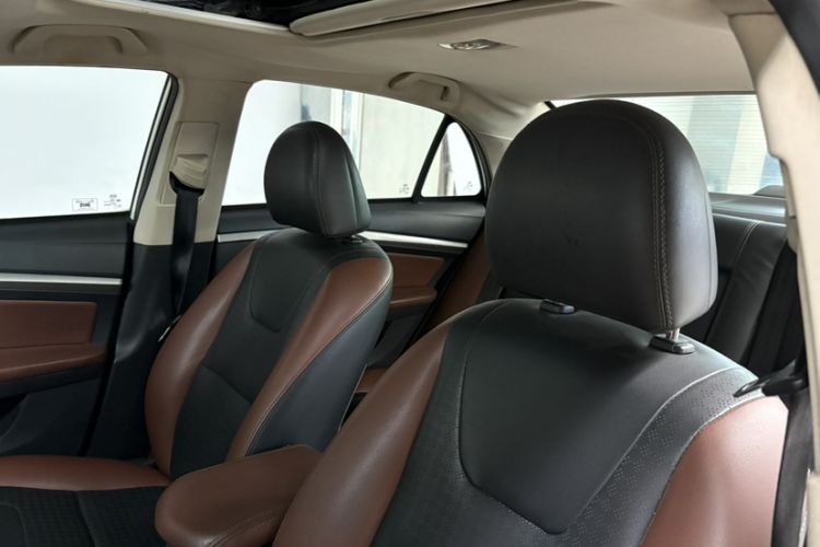 Used BYD G5 2014 1.5TID Automatic Prestige Model Headliner
