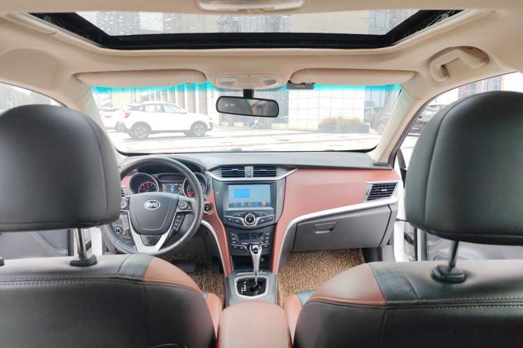 Used BYD G5 2014 1.5TID Automatic Flagship Model Headliner