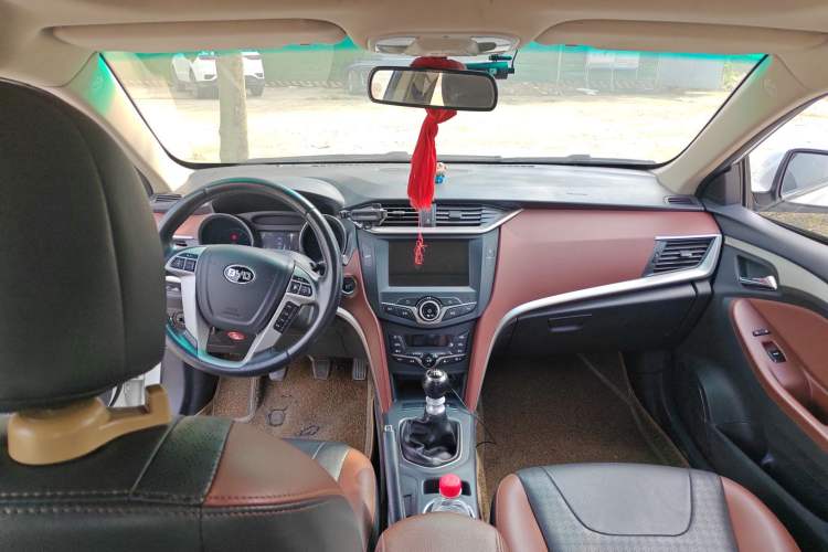 Used BYD G5 2014 1.5TI Manual Luxury Edition Headliner