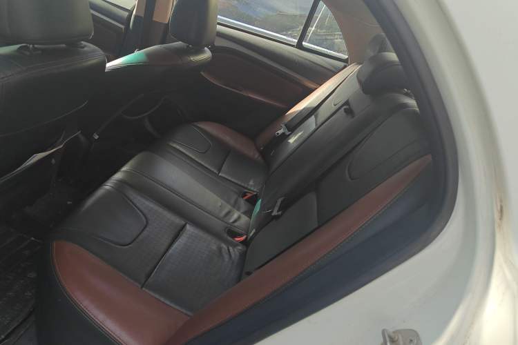 Used BYD G5 2014 1.5TID Automatic Flagship Model Interior 1