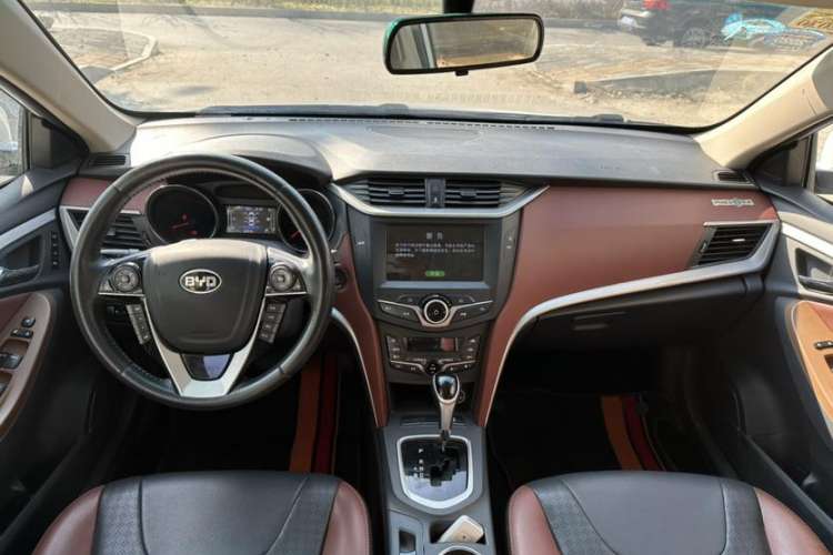 Used BYD G5 2014 1.5TID Automatic Flagship Model Interior 1