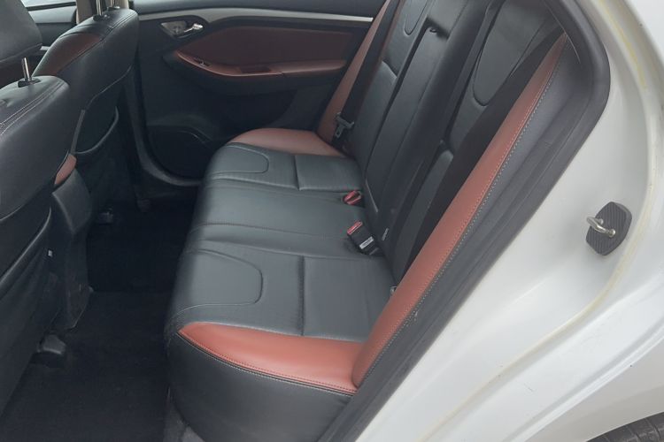 Used BYD G5 2014 1.5TID Automatic Flagship Model Interior 1