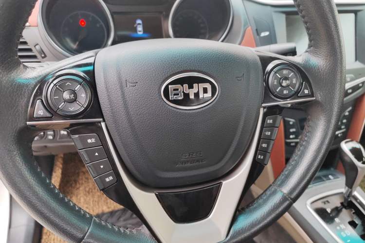 Used BYD G5 2014 1.5TID Automatic Flagship Model Interior 1
