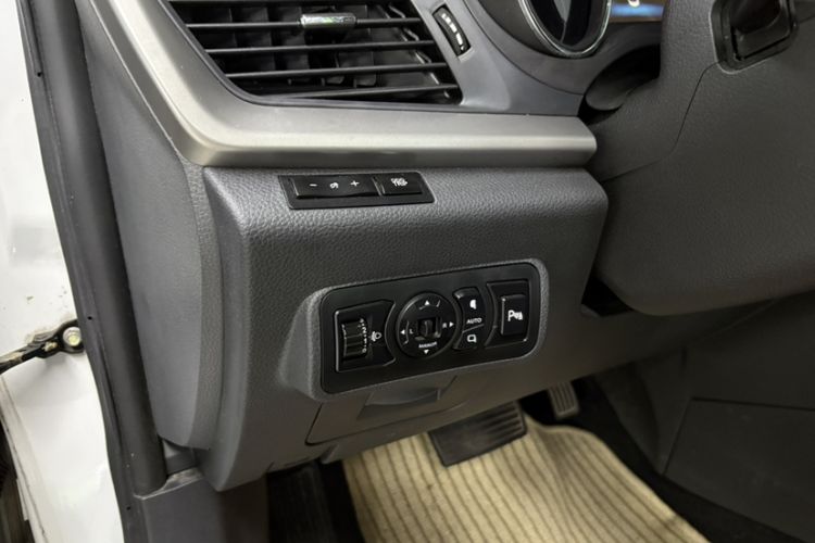 Used BYD G5 2014 1.5TID Automatic Prestige Model Interior 10