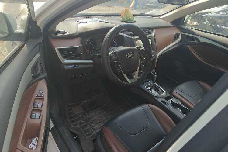 Used BYD G5 2014 1.5TID Automatic Flagship Model Interior 2