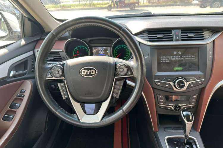 Used BYD G5 2014 1.5TID Automatic Flagship Model Interior 2