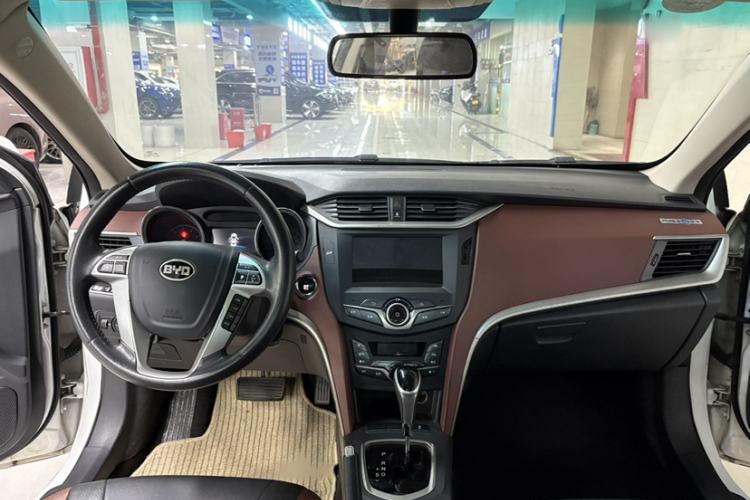 Used BYD G5 2014 1.5TID Automatic Prestige Model Interior 2