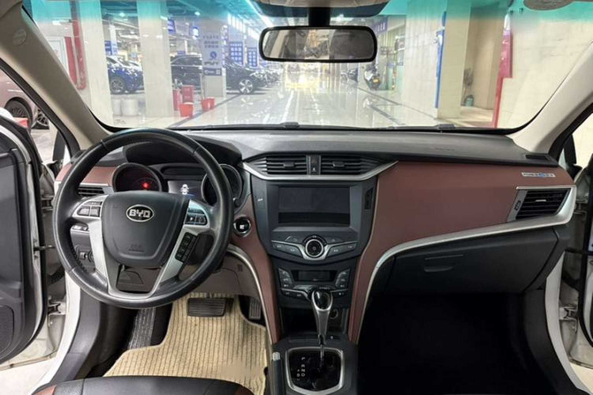 Used BYD G5 2014 1.5TID Automatic Prestige Model Interior 2