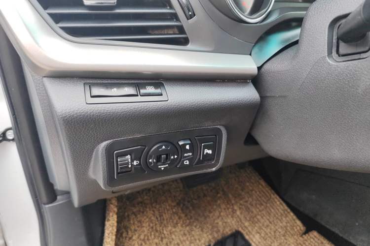 Used BYD G5 2014 1.5TID Automatic Flagship Model Interior 2