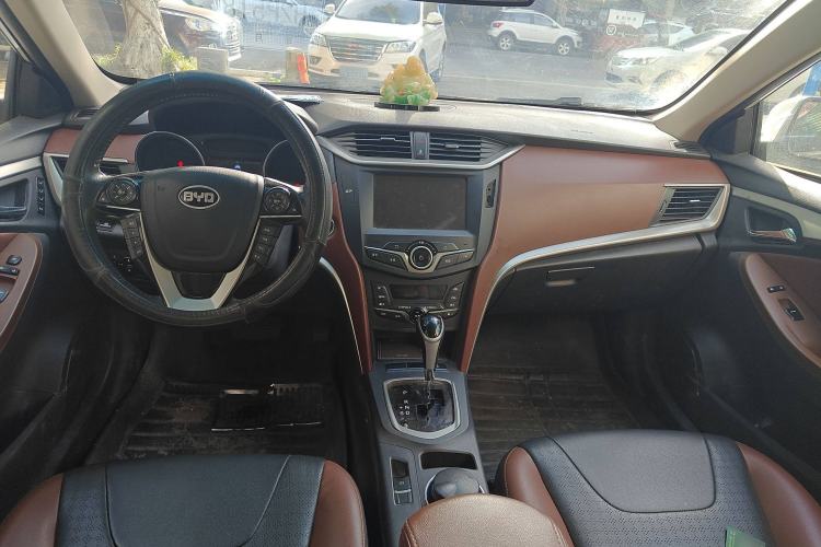 Used BYD G5 2014 1.5TID Automatic Flagship Model Interior 3