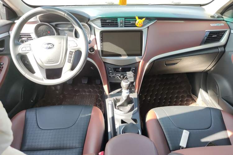 Used BYD G5 2014 1.5TI Manual Luxury Edition Interior 3