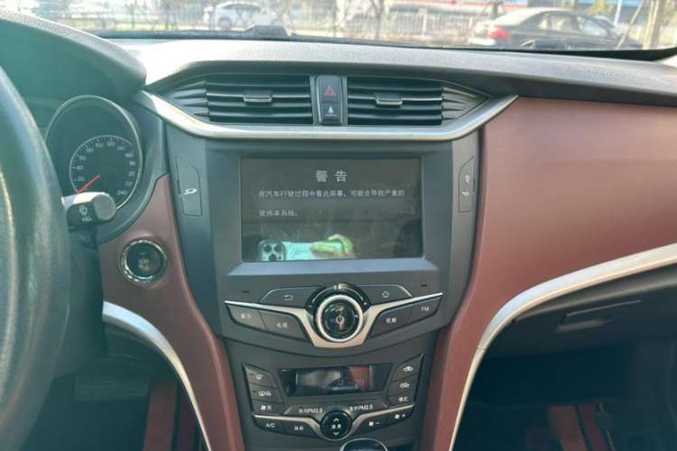Used BYD G5 2014 1.5TID Automatic Flagship Model Interior 3