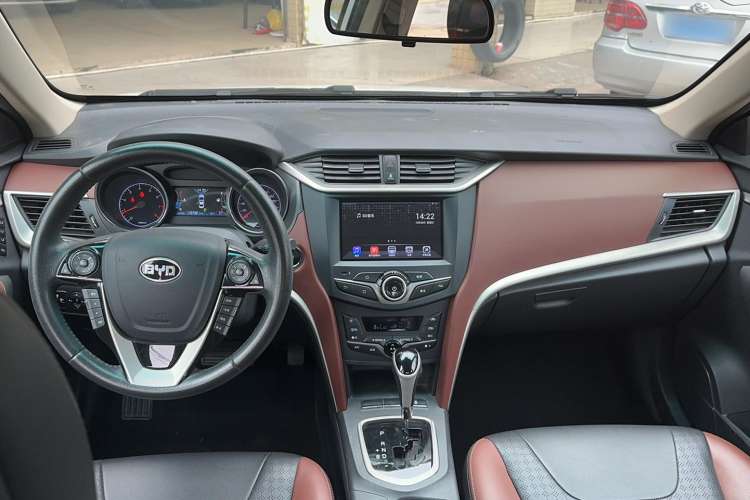 Used BYD G5 2014 1.5TID Automatic Flagship Model Interior 3