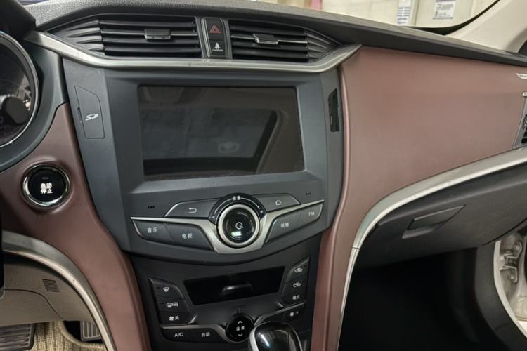 Used BYD G5 2014 1.5TID Automatic Prestige Model Interior 3