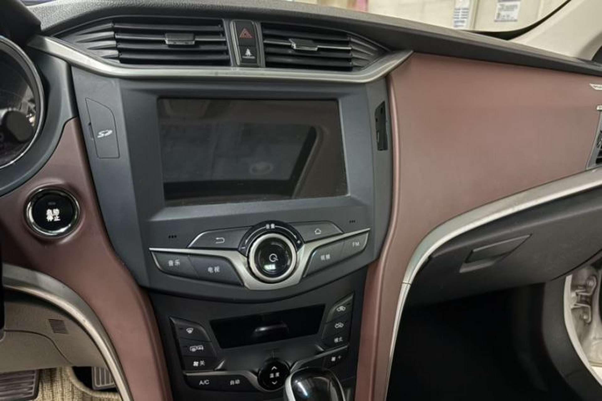Used BYD G5 2014 1.5TID Automatic Prestige Model Interior 3