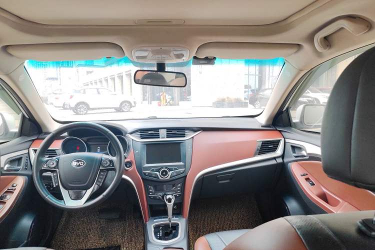 Used BYD G5 2014 1.5TID Automatic Flagship Model Interior 3