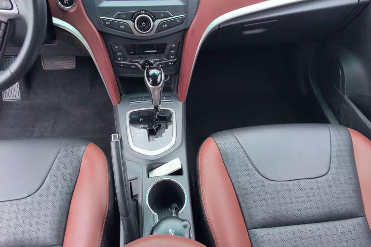 Used BYD G5 2014 1.5TID Automatic Prestige Model Interior 4