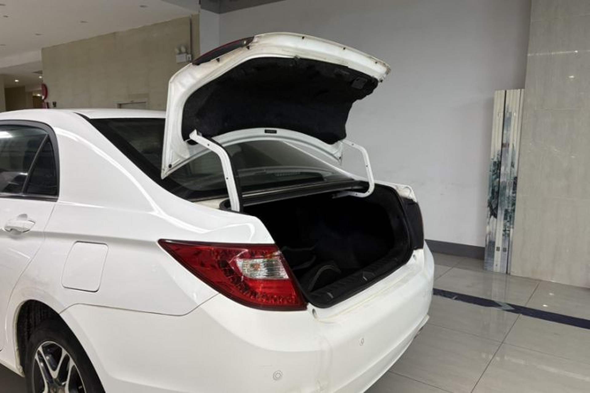Used BYD G5 2014 1.5TID Automatic Prestige Model Interior 4