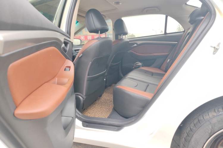 Used BYD G5 2014 1.5TID Automatic Flagship Model Interior 4
