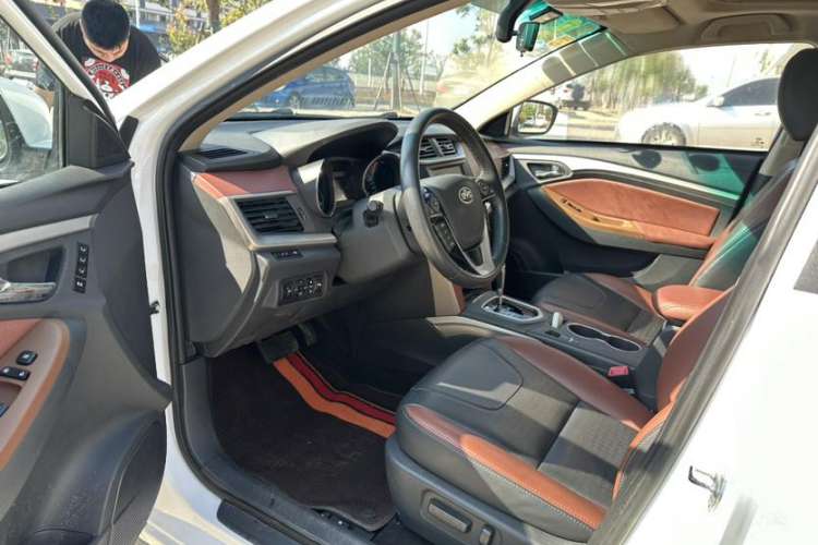 Used BYD G5 2014 1.5TID Automatic Flagship Model Interior 5