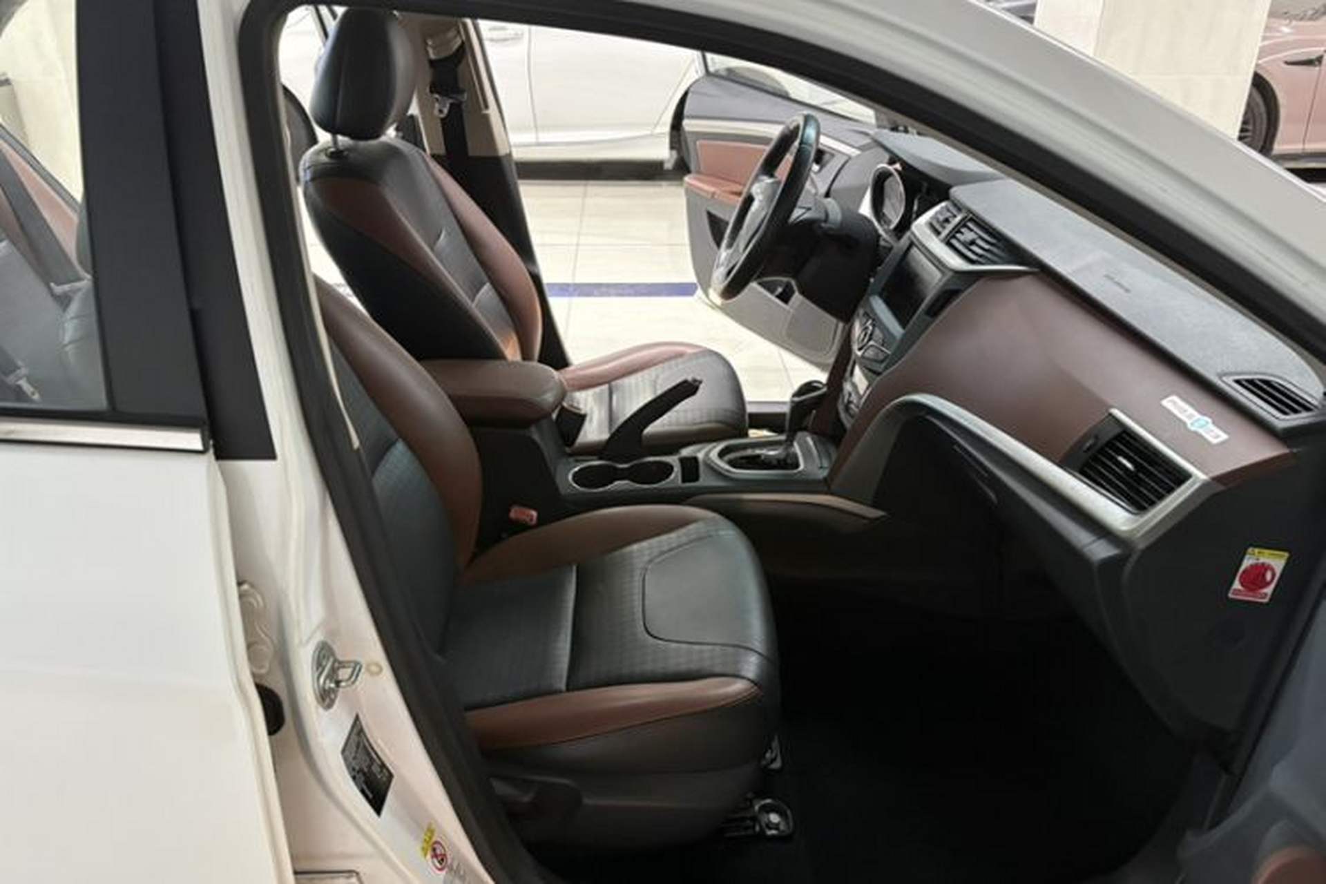 Used BYD G5 2014 1.5TID Automatic Prestige Model Interior 5