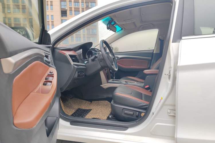 Used BYD G5 2014 1.5TID Automatic Flagship Model Interior 5