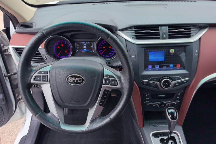 Used BYD G5 2014 1.5TID Automatic Prestige Model Interior 6