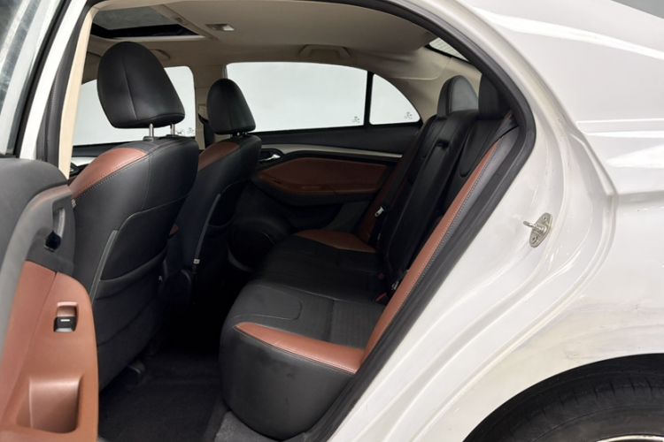 Used BYD G5 2014 1.5TID Automatic Prestige Model Interior 6
