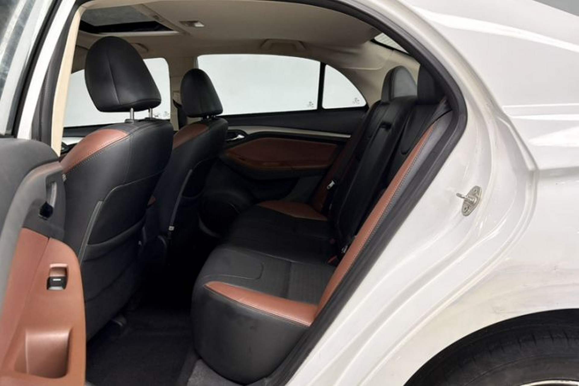 Used BYD G5 2014 1.5TID Automatic Prestige Model Interior 6