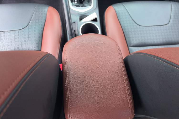 Used BYD G5 2014 1.5TID Automatic Prestige Model Interior 7