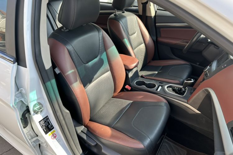 Used BYD G5 2014 1.5TID Automatic Flagship Model Interior 8