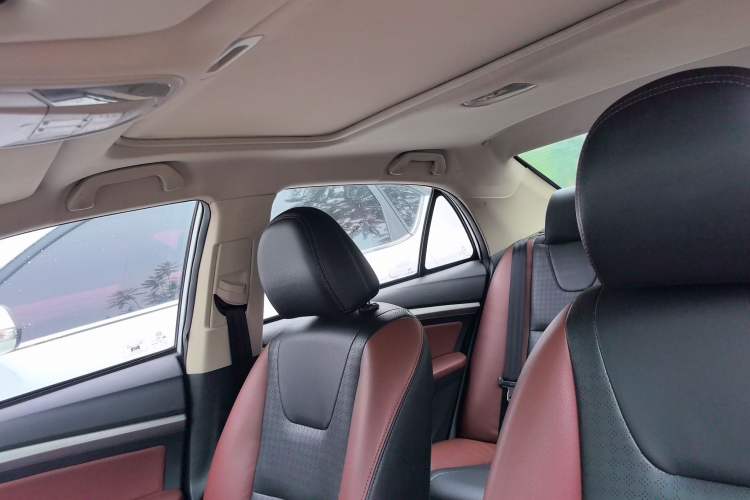 Used BYD G5 2014 1.5TID Automatic Prestige Model Interior 8
