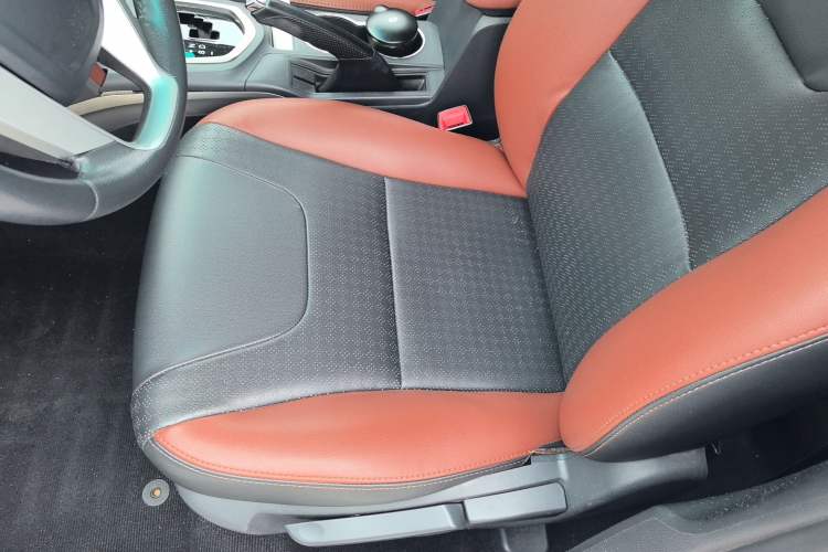 Used BYD G5 2014 1.5TID Automatic Prestige Model Interior 9