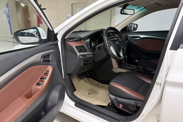 Used BYD G5 2014 1.5TID Automatic Prestige Model Interior 9