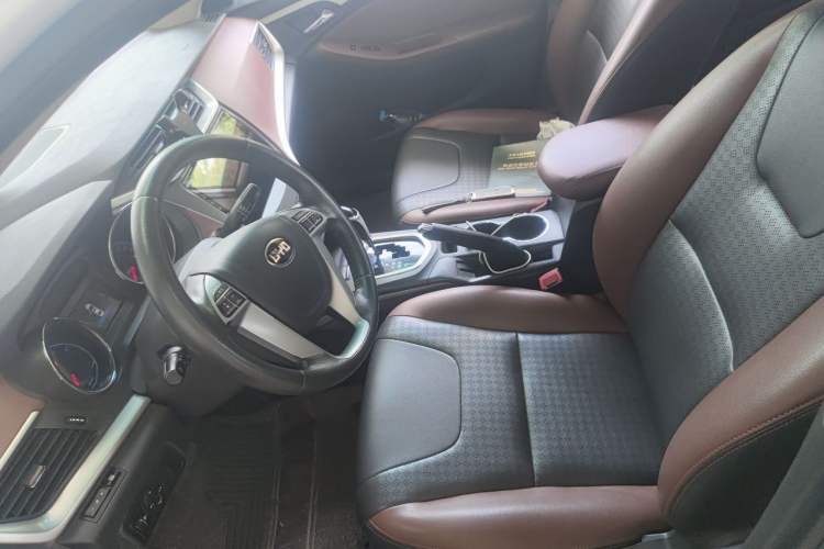Used BYD G5 2014 1.5TID Automatic Luxury Version Left Front Seat