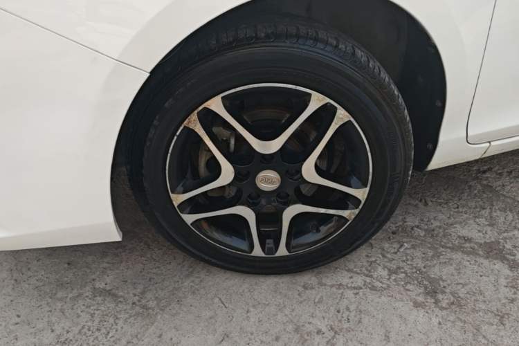 Used BYD G5 2014 1.5TID Automatic Prestige Model Left Front Wheel Hub