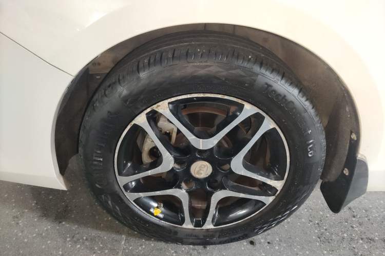 Used BYD G5 2014 1.5TID Automatic Prestige Model Left Front Wheel Hub