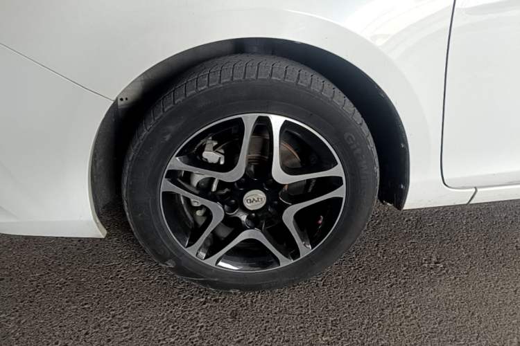 Used BYD G5 2014 1.5TID Automatic Prestige Model Left Front Wheel Hub