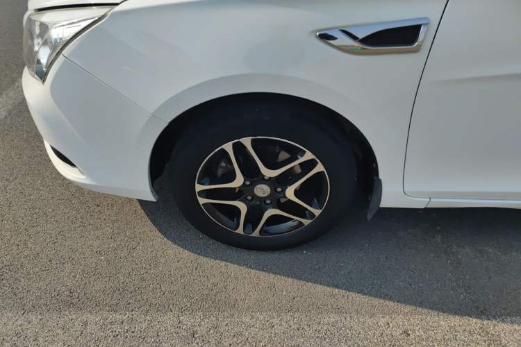 Used BYD G5 2014 1.5TID Automatic Prestige Model Left Front Wheel Hub