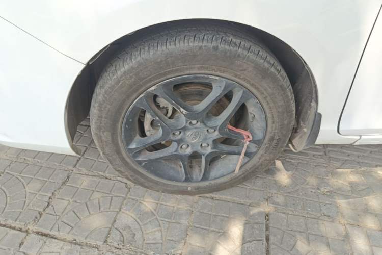 Used BYD G5 2014 1.5TID Automatic Prestige Model Left Front Wheel Hub