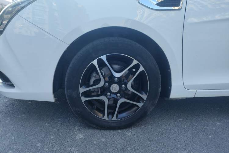 Used BYD G5 2014 1.5TID Automatic Prestige Model Left Front Wheel Hub
