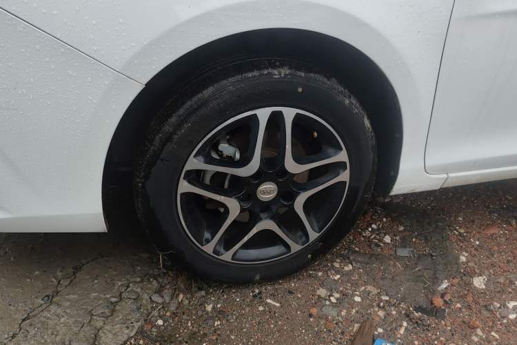Used BYD G5 2014 1.5TID Automatic Prestige Model Left Front Wheel Hub